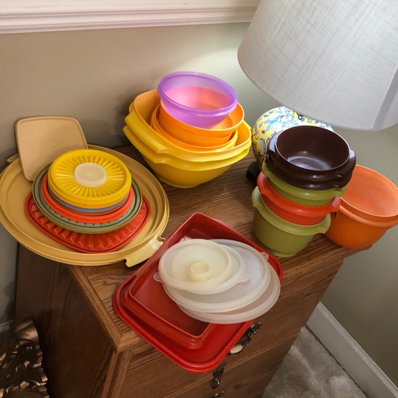 Lot of vintage Tupperware replacement pieces 30